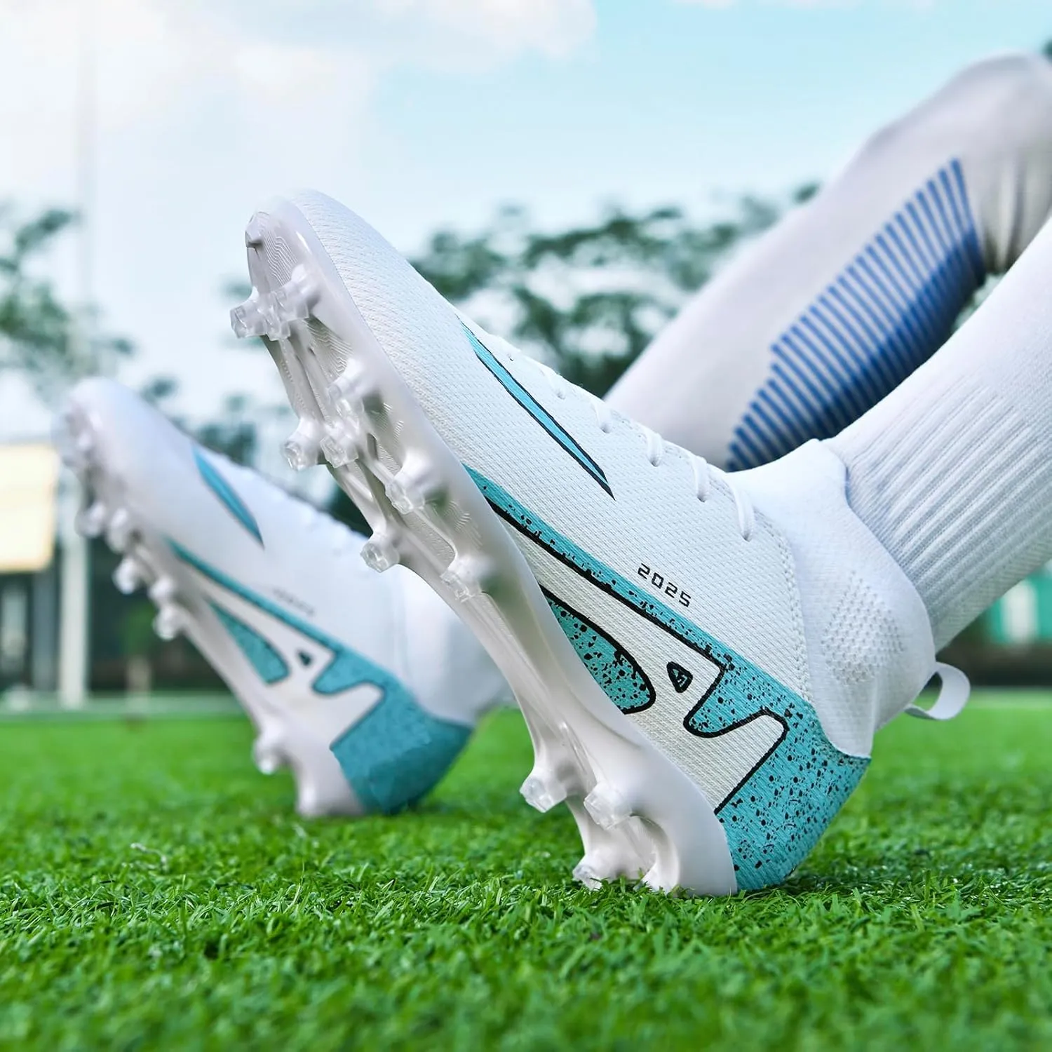 Boys' and Girls' Soccer Shoes TF Training Shoe Breathable, Anti Slip, Lightweight Sports Cleats for Boys and Girls' Football Suitable for Artificial Grass