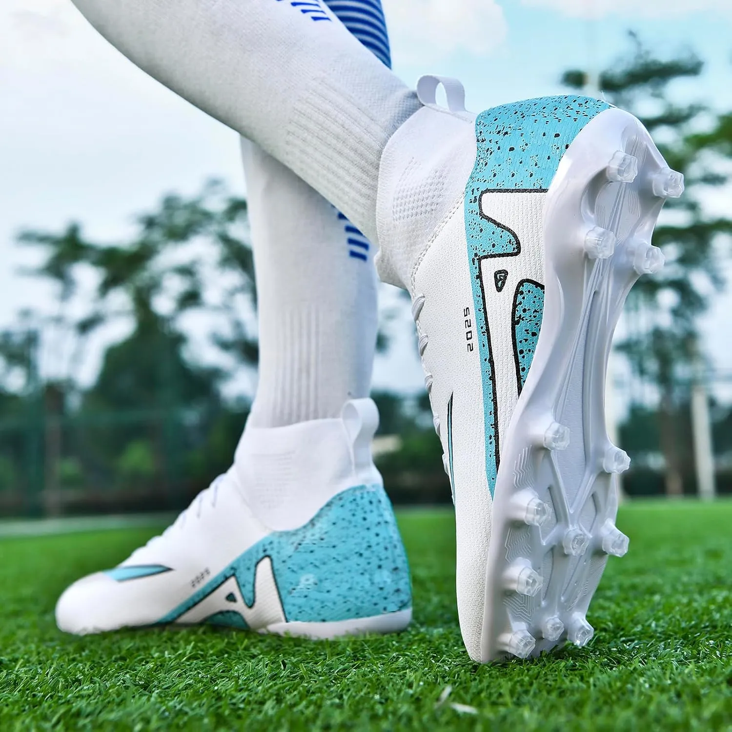 Boys' and Girls' Soccer Shoes TF Training Shoe Breathable, Anti Slip, Lightweight Sports Cleats for Boys and Girls' Football Suitable for Artificial Grass