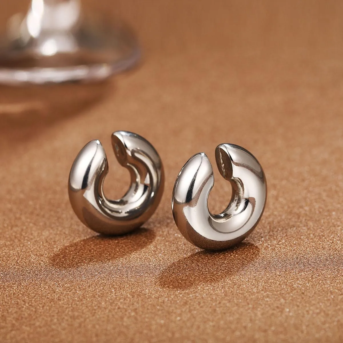 Chunky Gold Ear Cuffs Earrings for Women Non Piercing Gold Cuff Clip On Cartilage Hoop Earring Trendy Lightweight Thick Cuff Earrings for Women