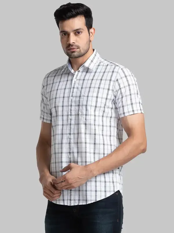 Men White Slim Fit Checks Cotton Half Sleeve Shirts