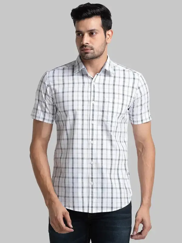 Men White Slim Fit Checks Cotton Half Sleeve Shirts