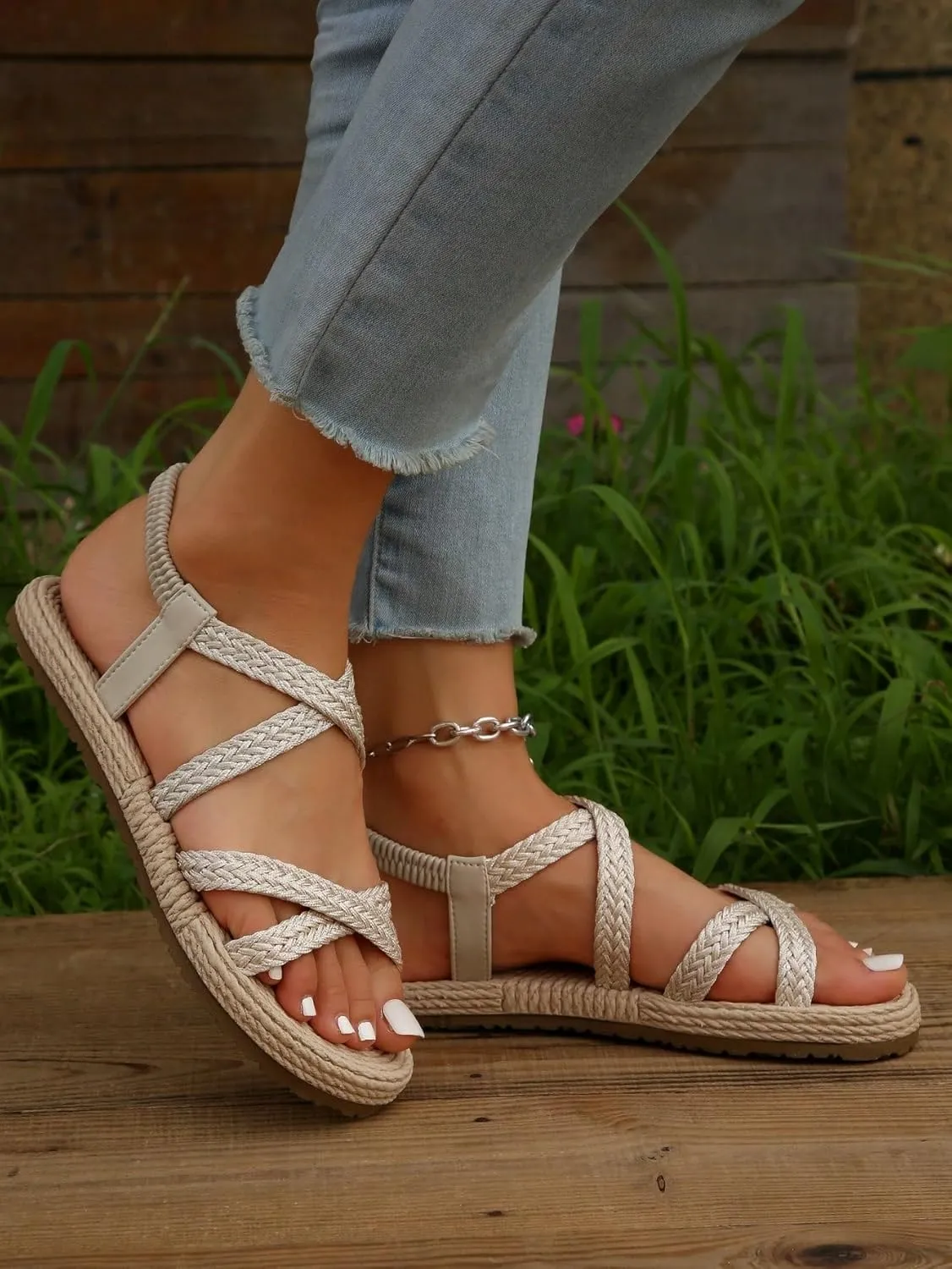 OYOANGLE Women's Straw Braided Criss Cross Strappy Open Toe Flat Sandals Boho Ankle Strap Slip on Beach Sandals