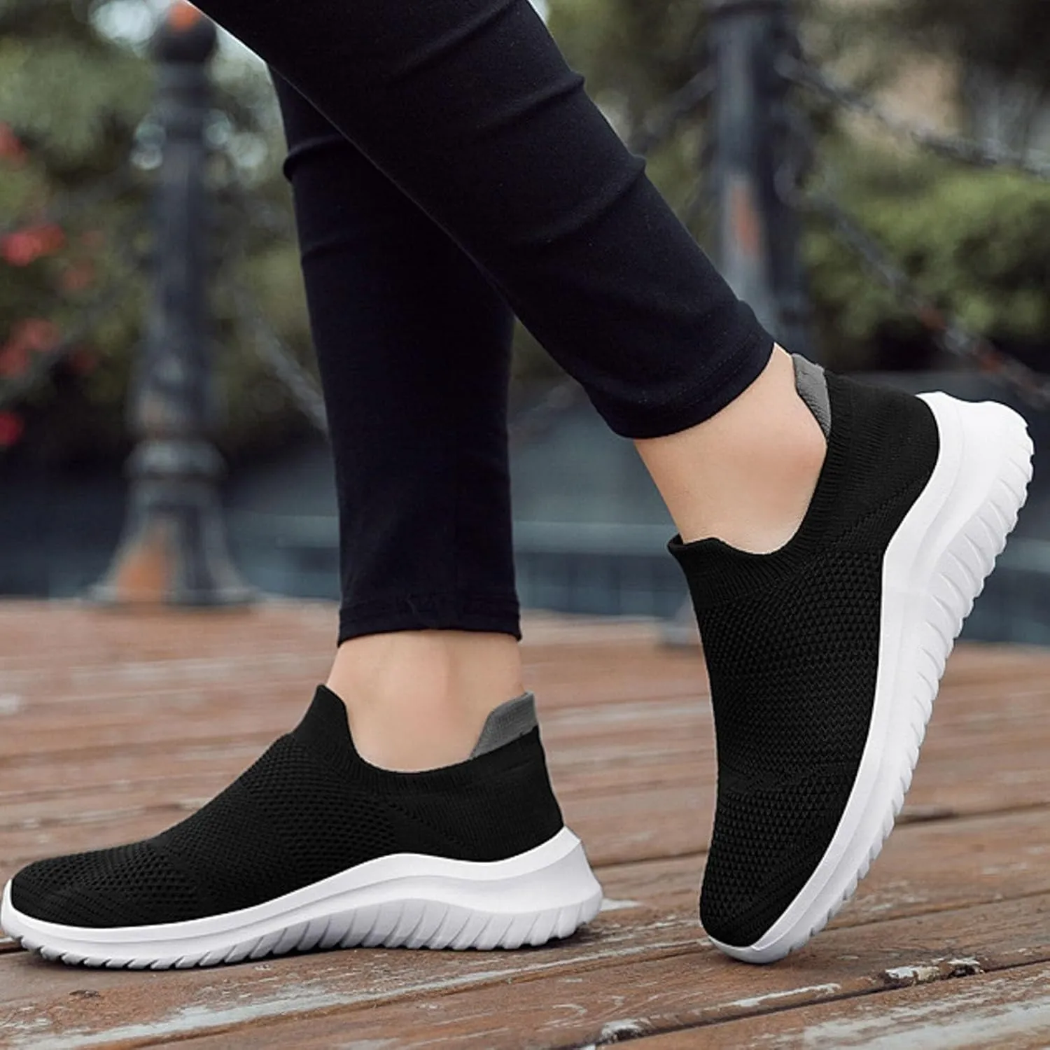 Stylish and Comfortable Mesh Breathable Soft Soled Casual Sneakers for Men and Women Alike. Women Athletic Shoes