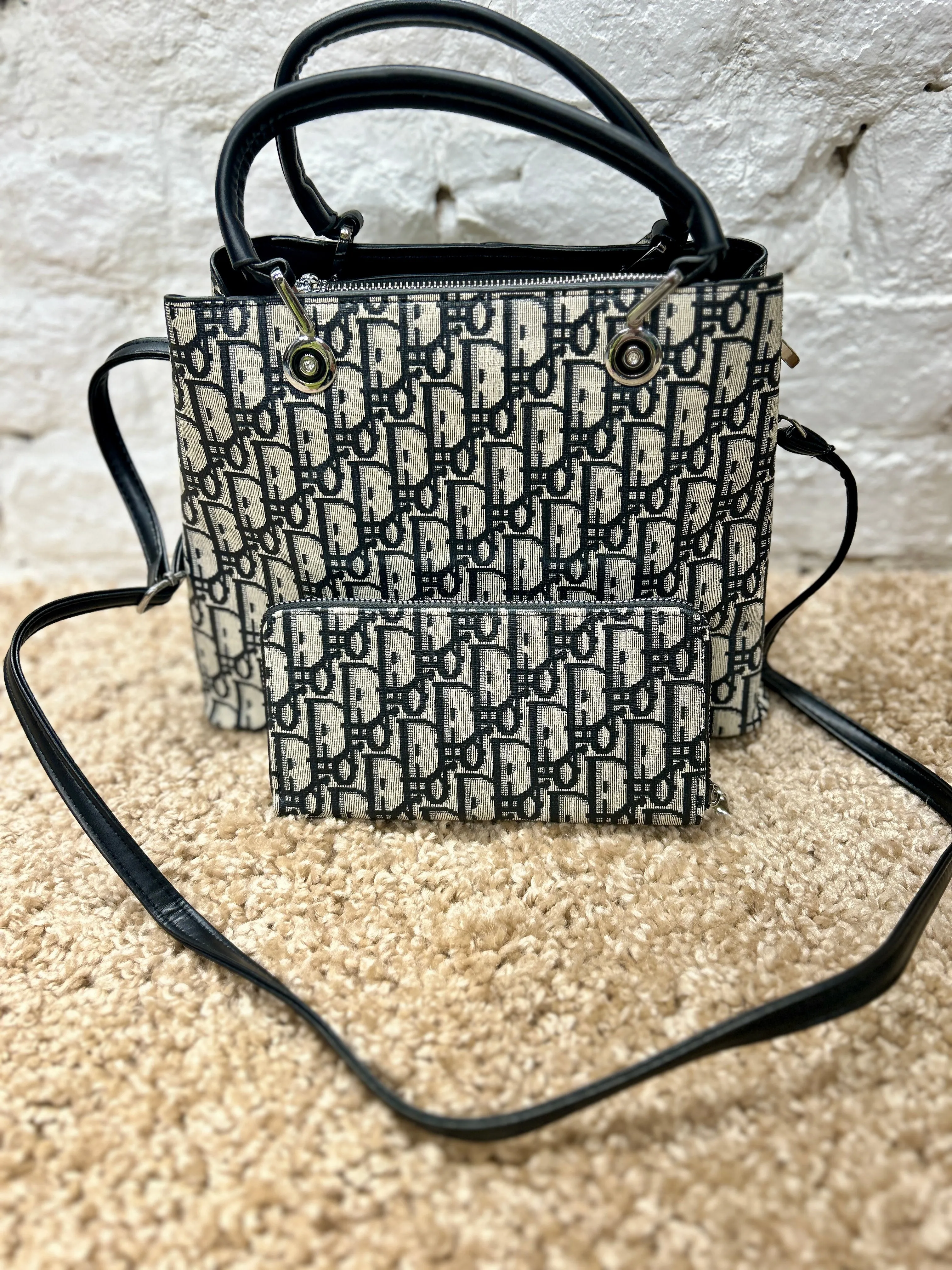 The Luxe Loop Arm Tote Pattern Bag with Purse