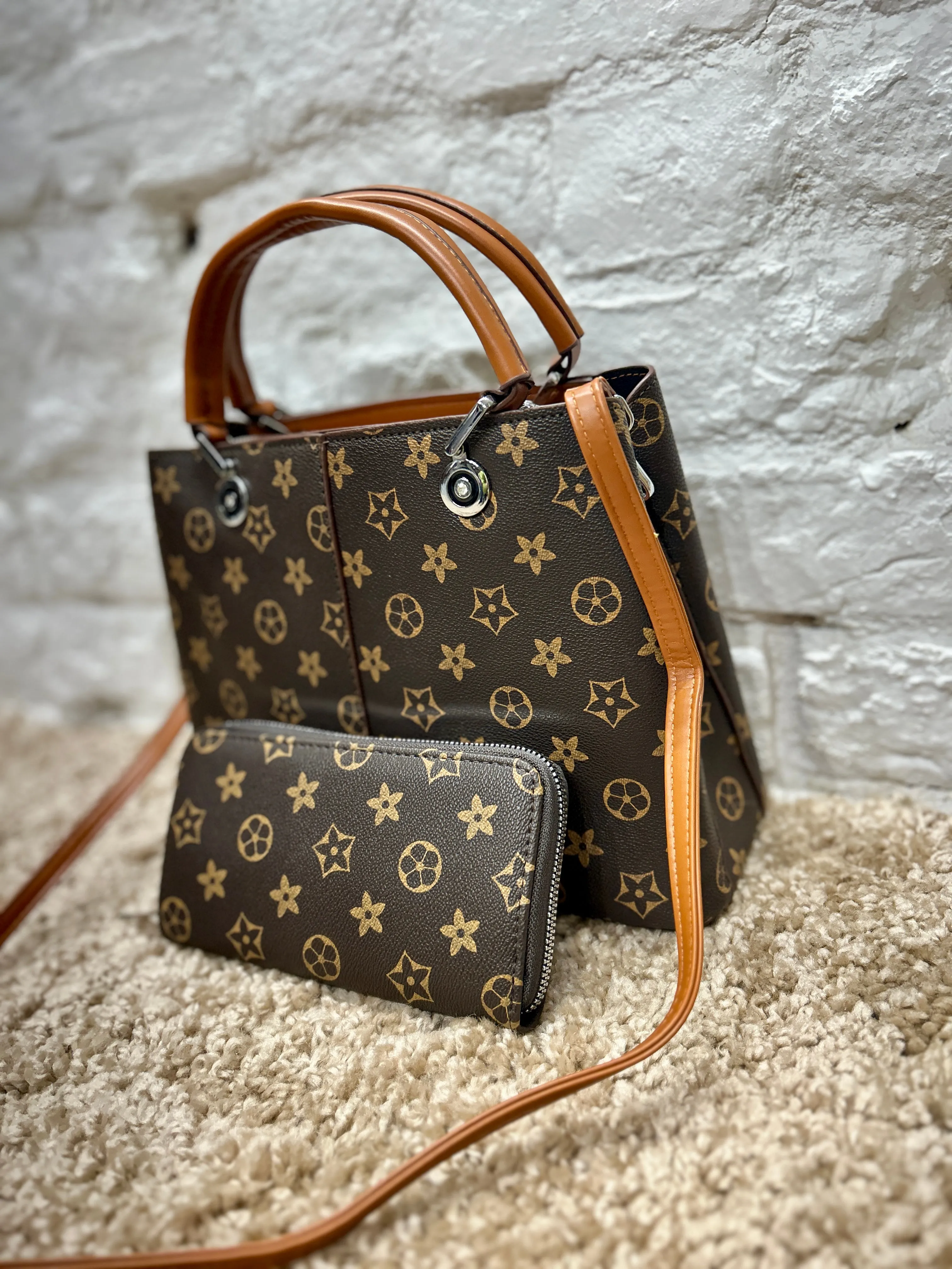 The Luxe Loop Arm Tote Pattern Bag with Purse