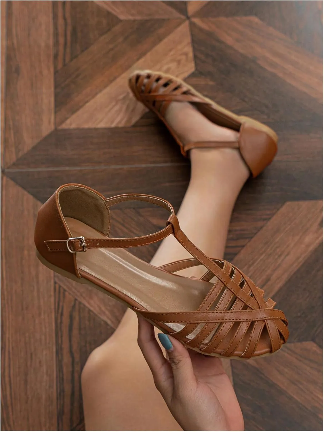 Verdusa Women's Closed Toe Strappy Flat Sandals Ankle Strap Leather Flat Shoes